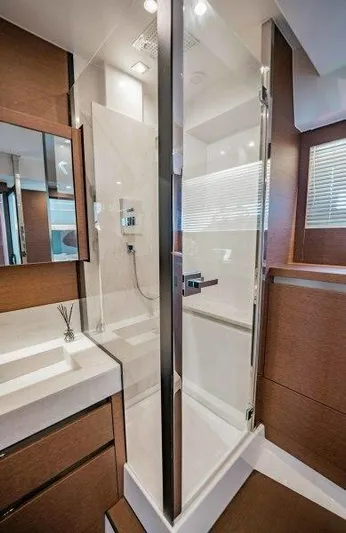 Sunspace Yacht Photos Pics Master Stateroom Head