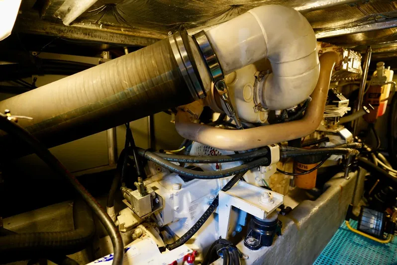 Cheaper II Keep Her Yacht Photos Pics Engine room of a 2002 Sea Ray 480 Sedan Bridge yacht.