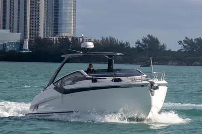 2023 Fairline F//Line 33 Outboard