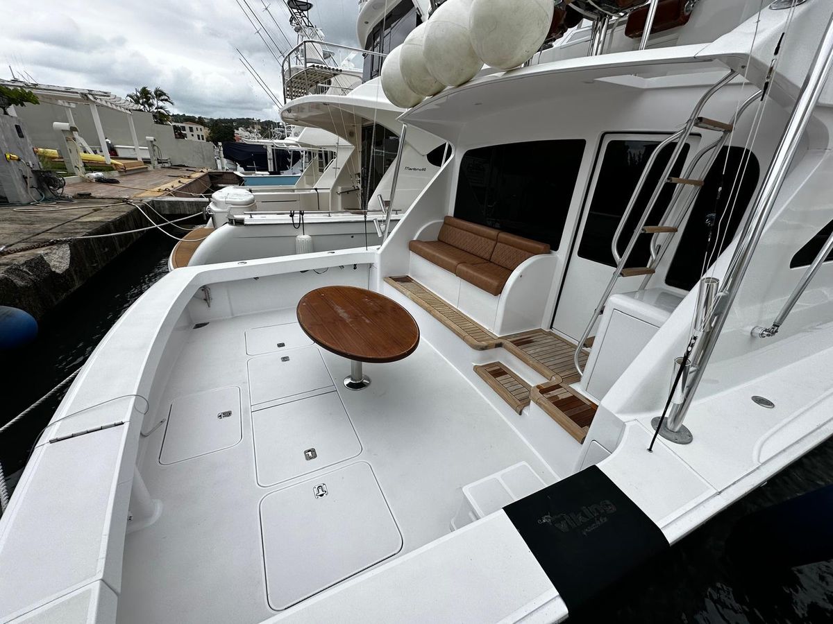 2003 Viking 52 