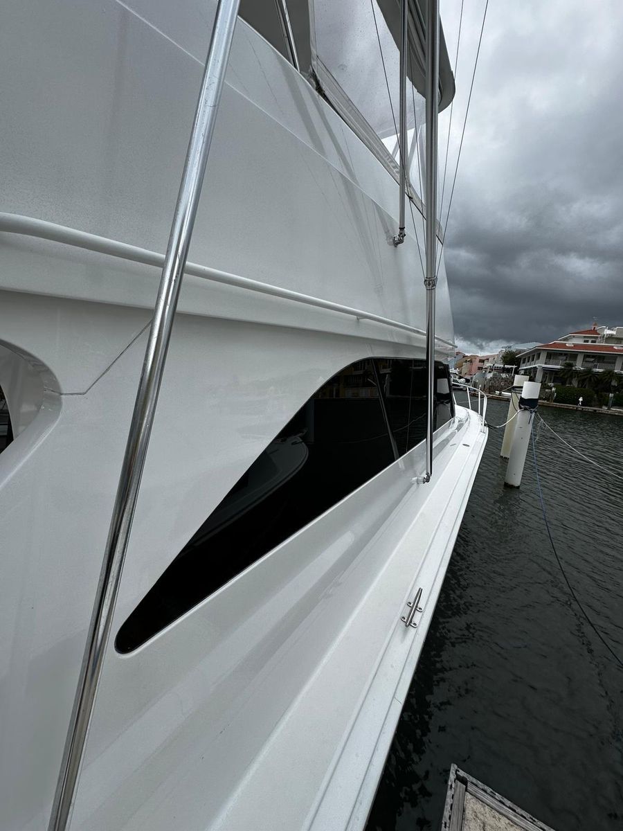 2003 Viking 52 