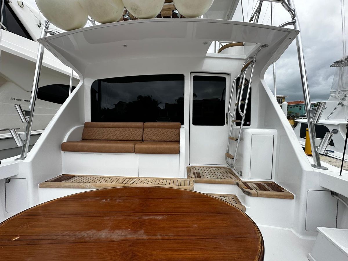 2003 Viking 52 