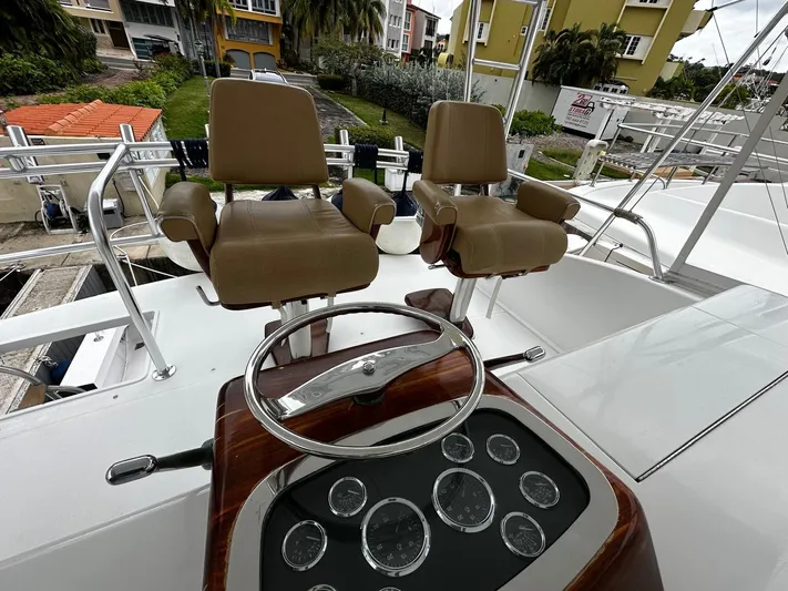  Yacht Photos Pics 2003 Viking 52 yacht helm with dual captain chairs and instrument panel.