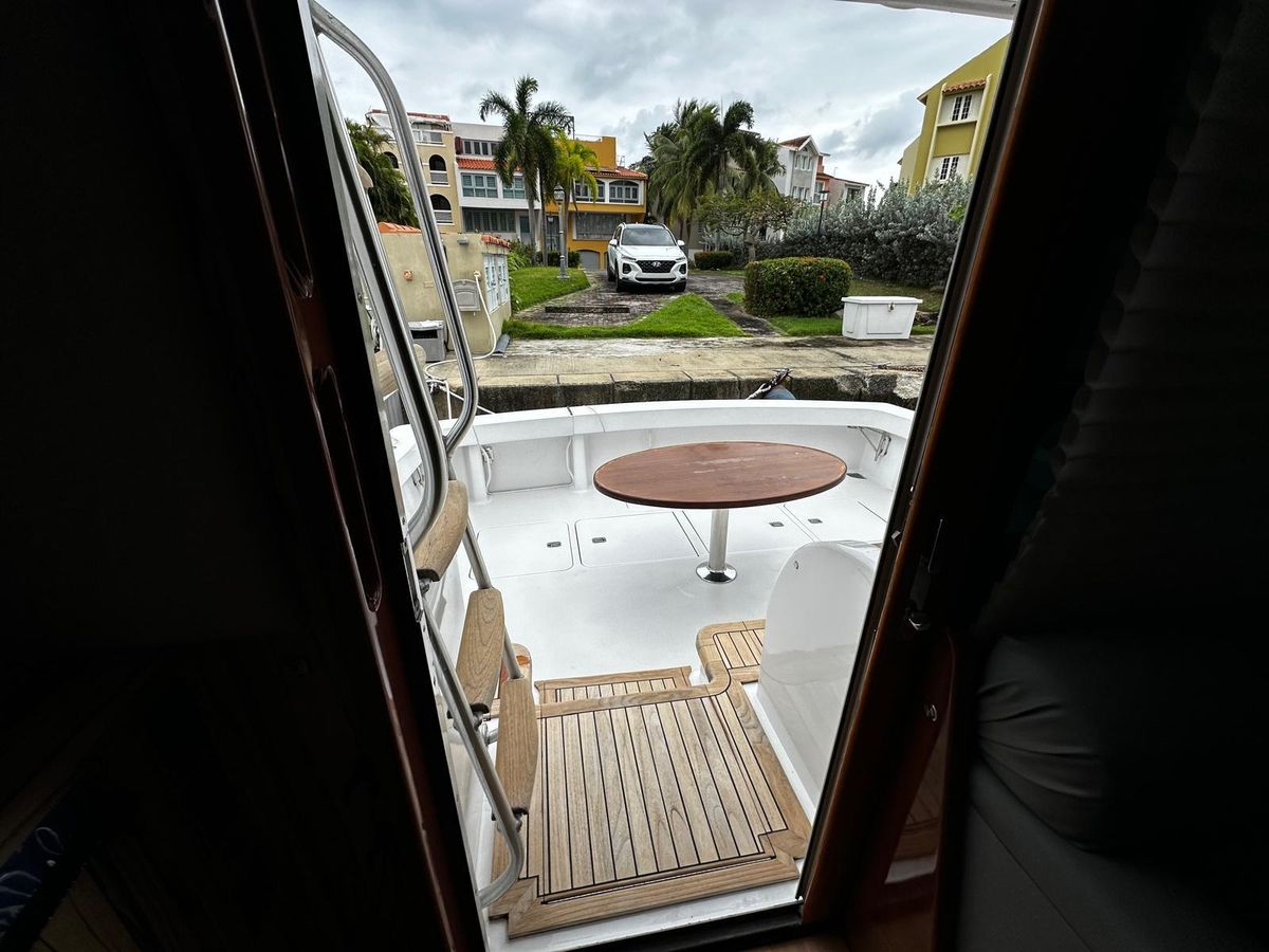 2003 Viking 52 