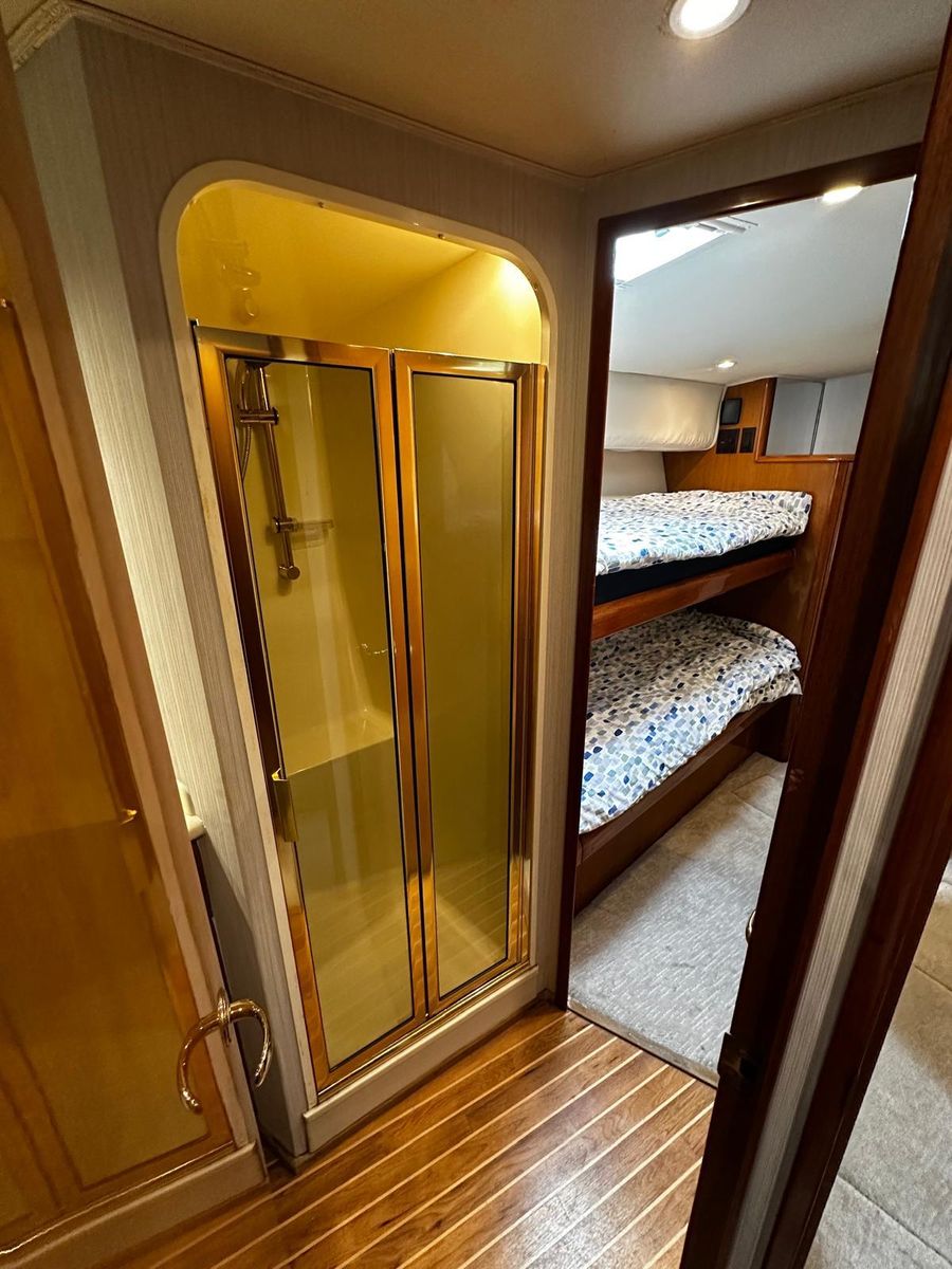 2003 Viking 52 