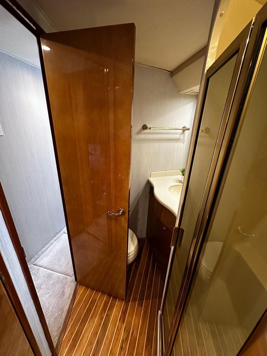 2003 Viking 52 