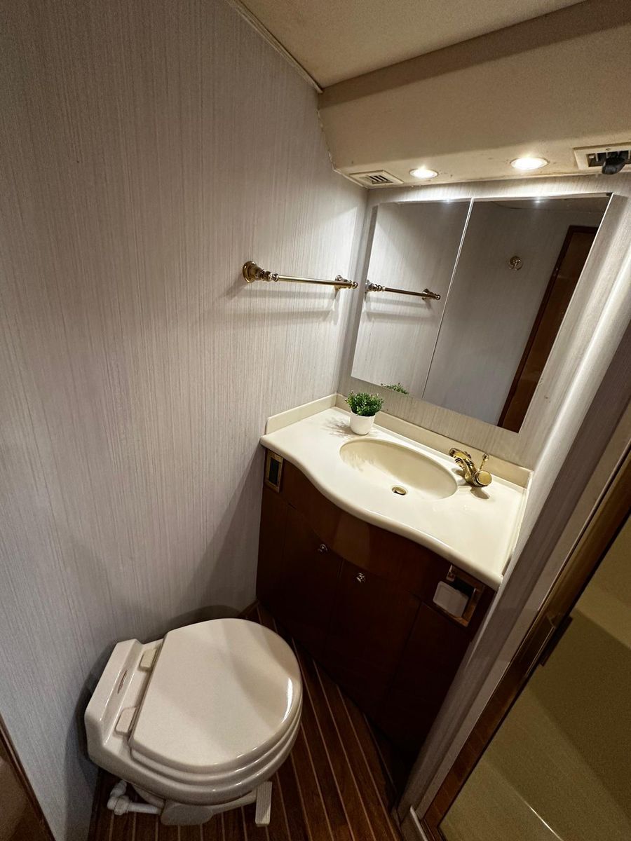 2003 Viking 52 