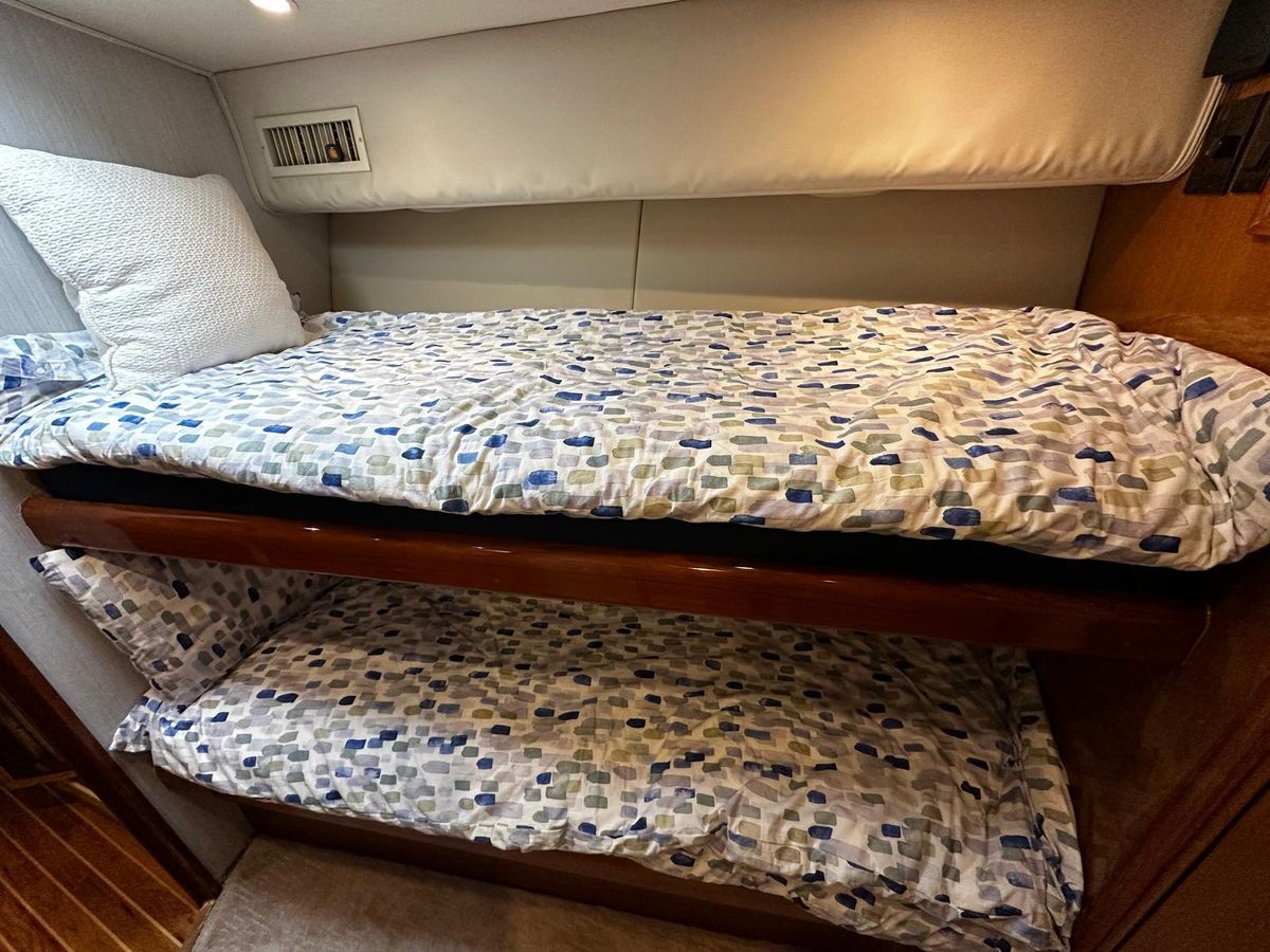 2003 Viking 52 