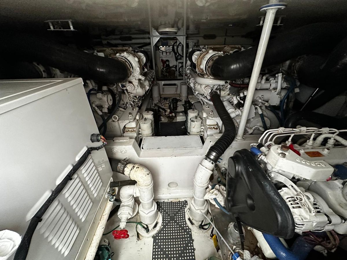 2003 Viking 52 