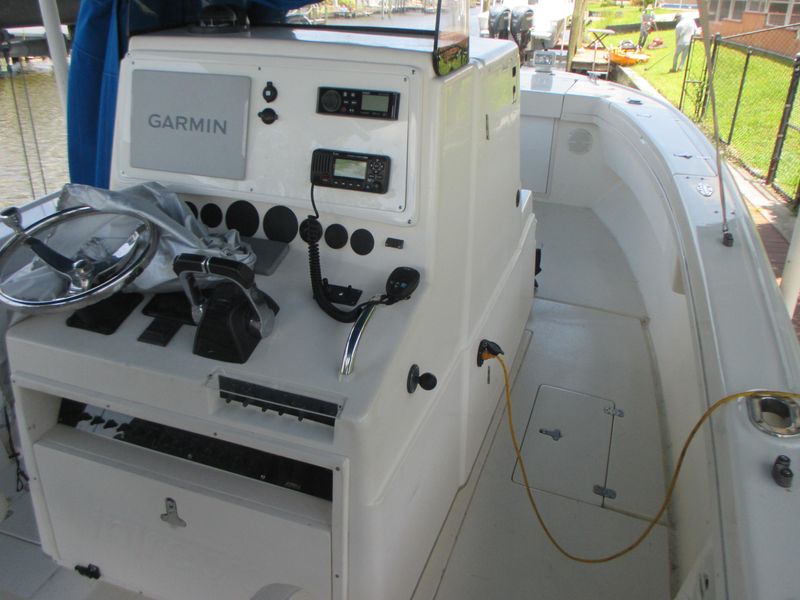 2004 Intrepid 300 Center Console