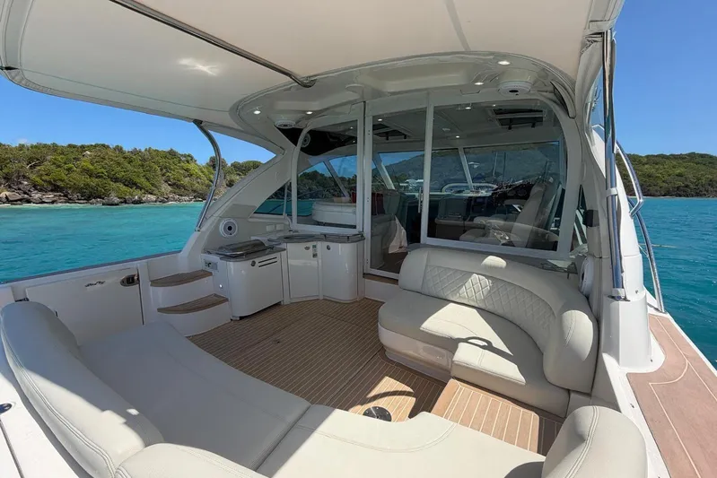  Yacht Photos Pics Luxurious 2006 Sea Ray 480 Sundancer yacht interior with scenic ocean view.