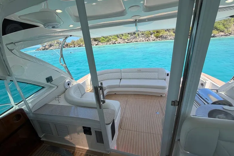  Yacht Photos Pics Interior view of 2006 Sea Ray 480 Sundancer yacht with ocean backdrop.