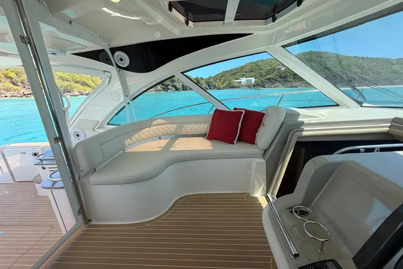  Yacht Photos Pics 2006 Sea Ray 480 Sundancer yacht interior with plush seating and scenic ocean view.