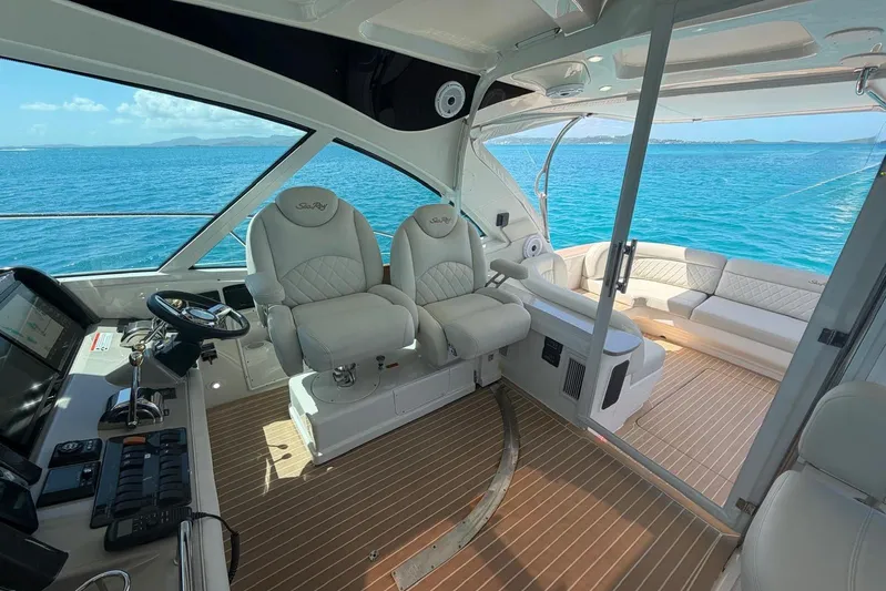  Yacht Photos Pics Luxurious 2006 Sea Ray 480 Sundancer yacht interior with plush seating and ocean view.