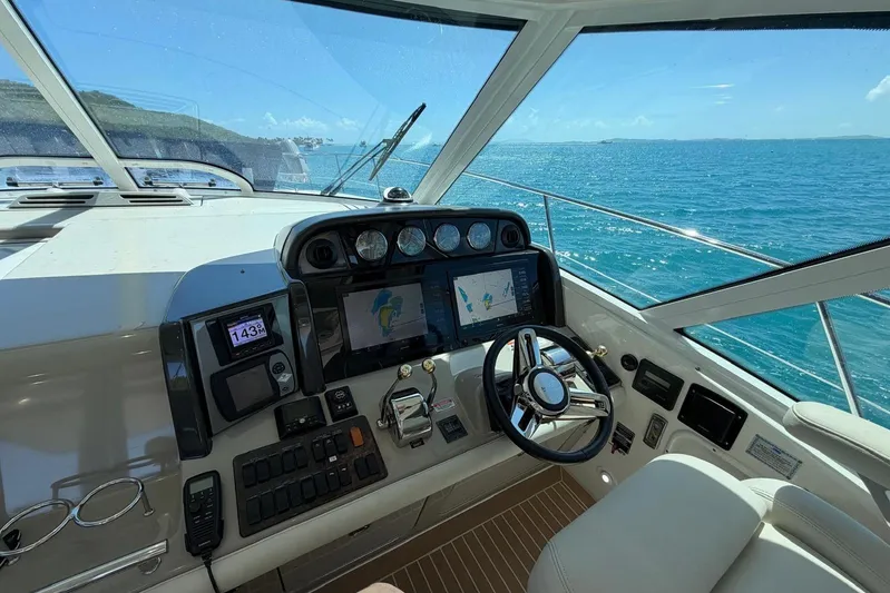  Yacht Photos Pics Helm of 2006 Sea Ray 480 Sundancer yacht with navigation equipment, steering wheel, and ocean view.