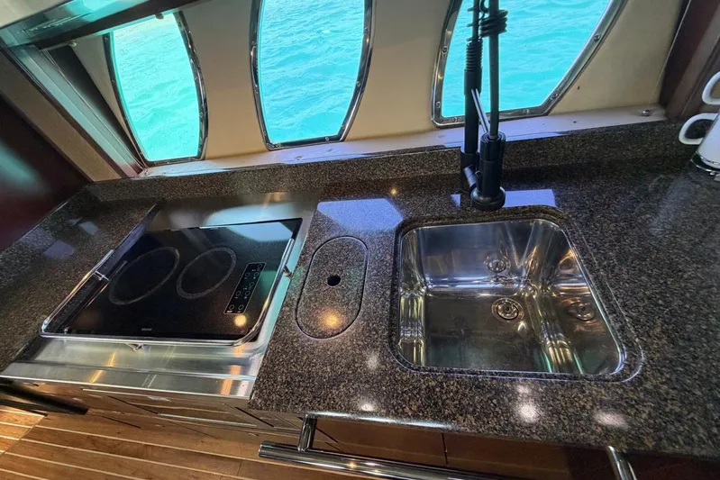  Yacht Photos Pics Modern kitchen in 2006 Sea Ray 480 Sundancer yacht with stove and sink.