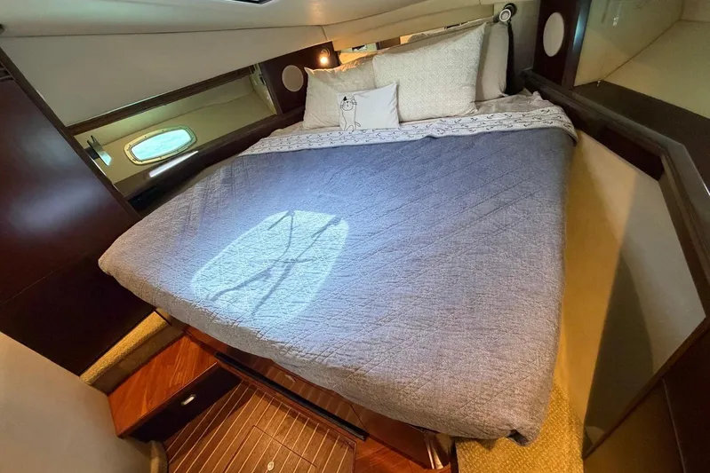  Yacht Photos Pics Luxurious cabin interior of 2006 Sea Ray 480 Sundancer yacht with cozy bedding.