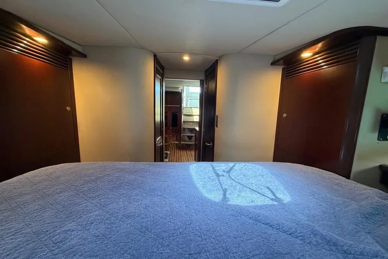  Yacht Photos Pics Luxurious 2006 Sea Ray 480 Sundancer cabin interior with elegant wood finishes.