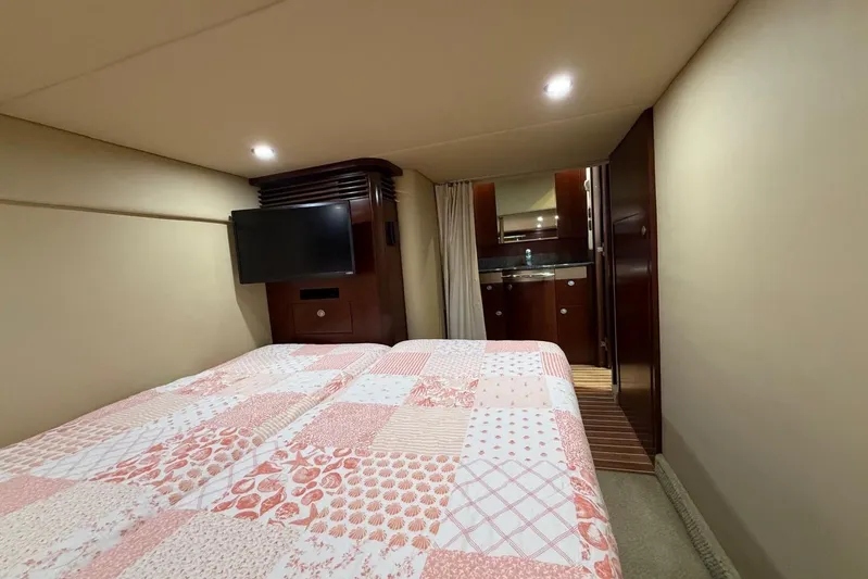  Yacht Photos Pics Interior cabin of 2006 Sea Ray 480 Sundancer with bed, TV, and ensuite bathroom.