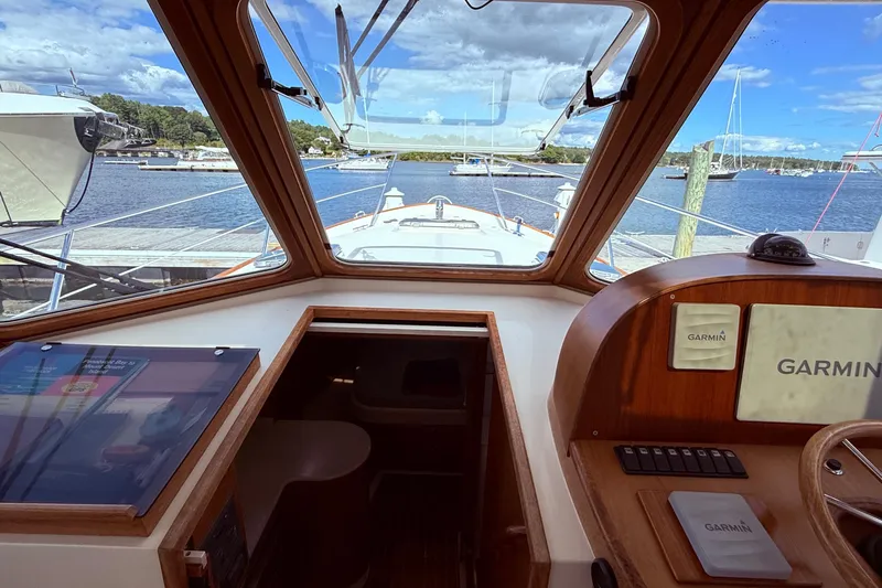 Tova Yacht Photos Pics Interior view of 2007 Legacy Yachts 32 Sedan helm with Garmin navigation system.