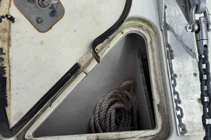 Tova Yacht Photos Pics Open hatch with rope storage on 2007 Legacy Yachts 32 Sedan.