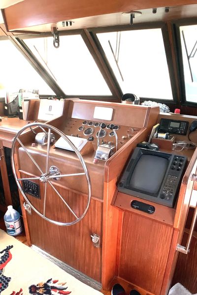 1983 Hatteras 53