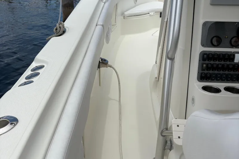 5 O'clock Somewhere Yacht Photos Pics 2007 Hydra-Sports Vector 3300 CC boat interior with control panel and seating.
