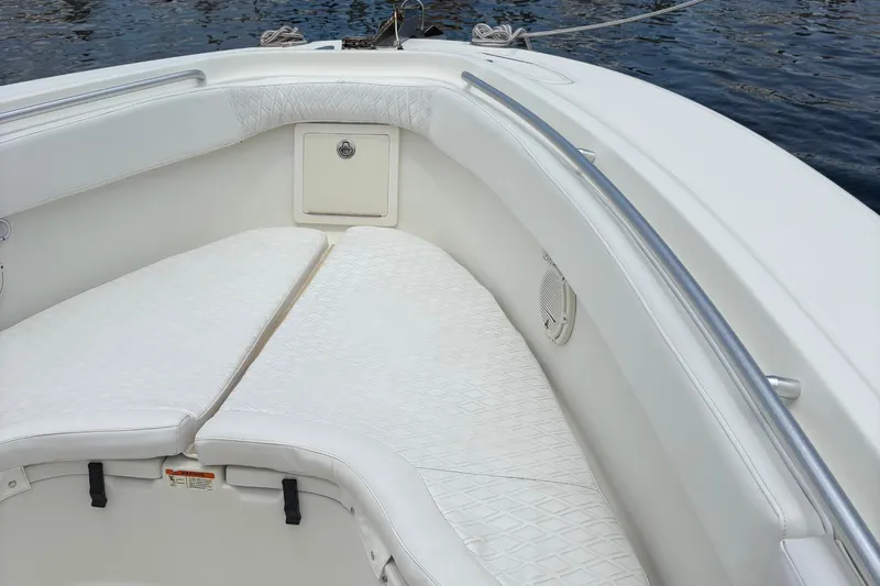 5 O'clock Somewhere Yacht Photos Pics 2007 Hydra-Sports Vector 3300 CC boat interior with white cushioned seating.