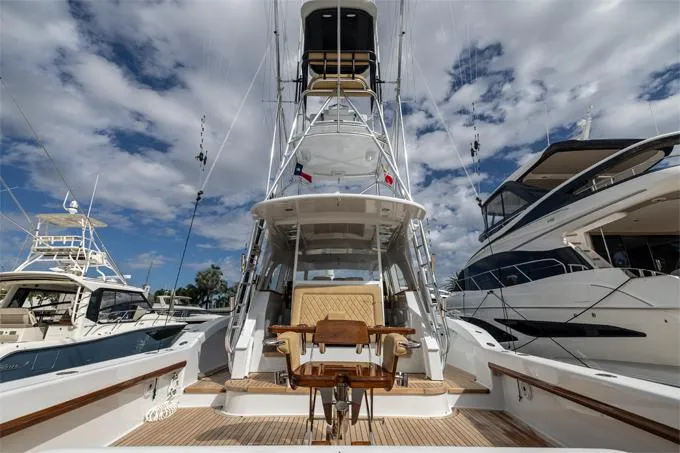 Drop Out Yacht Photos Pics Stern Shot