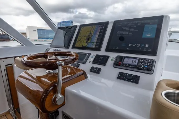 Drop Out Yacht Photos Pics Helm Detail