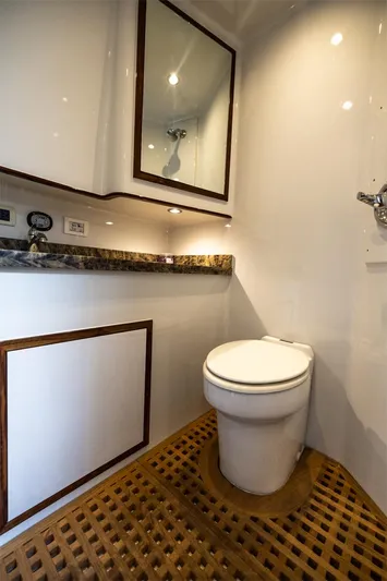 Drop Out Yacht Photos Pics Head