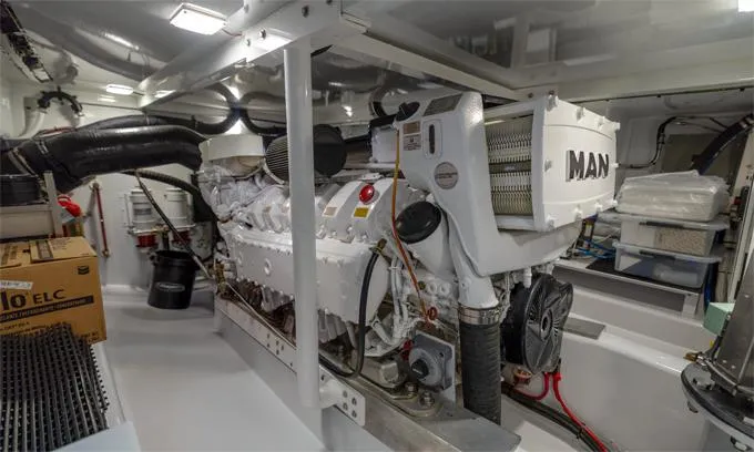 Drop Out Yacht Photos Pics Engine Room