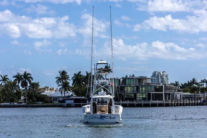 Drop Out Yacht Photos Pics Stern Shot