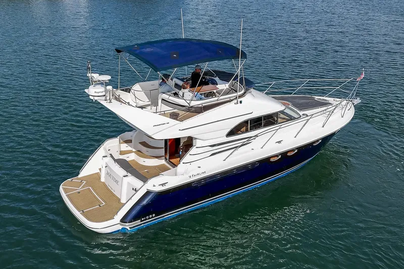 Phantom 42 Yacht Photos Pics 1998 Fairline Phantom 42 yacht on water, featuring a sleek design and spacious deck.