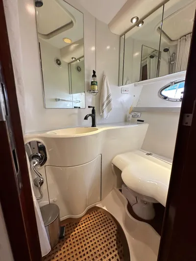 Phantom 42 Yacht Photos Pics 