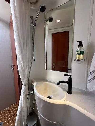 Phantom 42 Yacht Photos Pics 