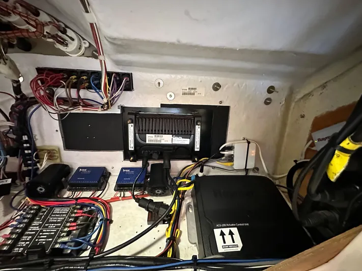 Phantom 42 Yacht Photos Pics 