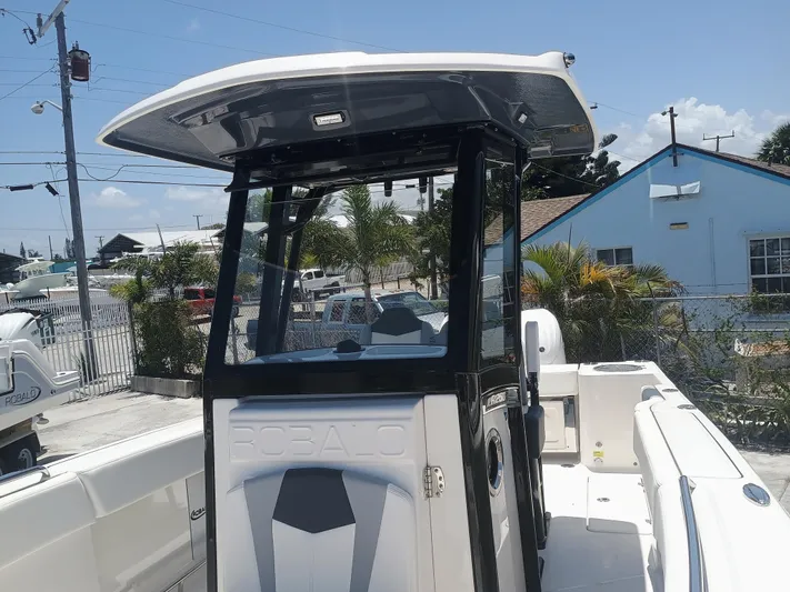 250-132 Yacht Photos Pics 2024 Robalo R250 Center Console boat with sleek design and spacious deck.