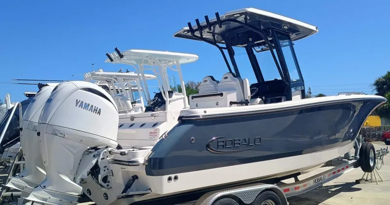 250-132 Yacht Photos Pics 2024 Robalo R250 Center Console boat with Yamaha engine on trailer.
