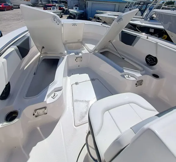 250-132 Yacht Photos Pics 2024 Robalo R250 Center Console boat interior with open storage compartments.