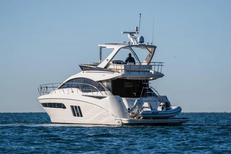  Yacht Photos Pics 2015 Sea Ray 510 Fly yacht cruising on open water.