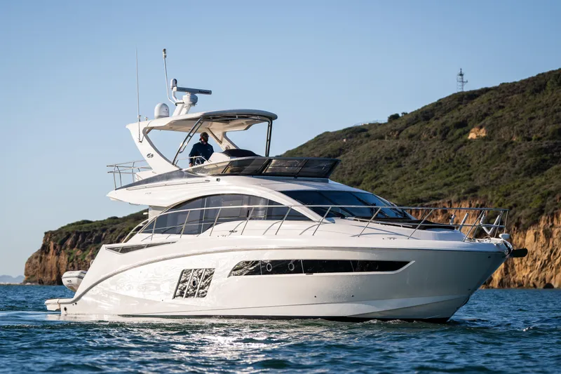  Yacht Photos Pics 2015 Sea Ray 510 Fly yacht cruising near rocky coastline under clear sky.