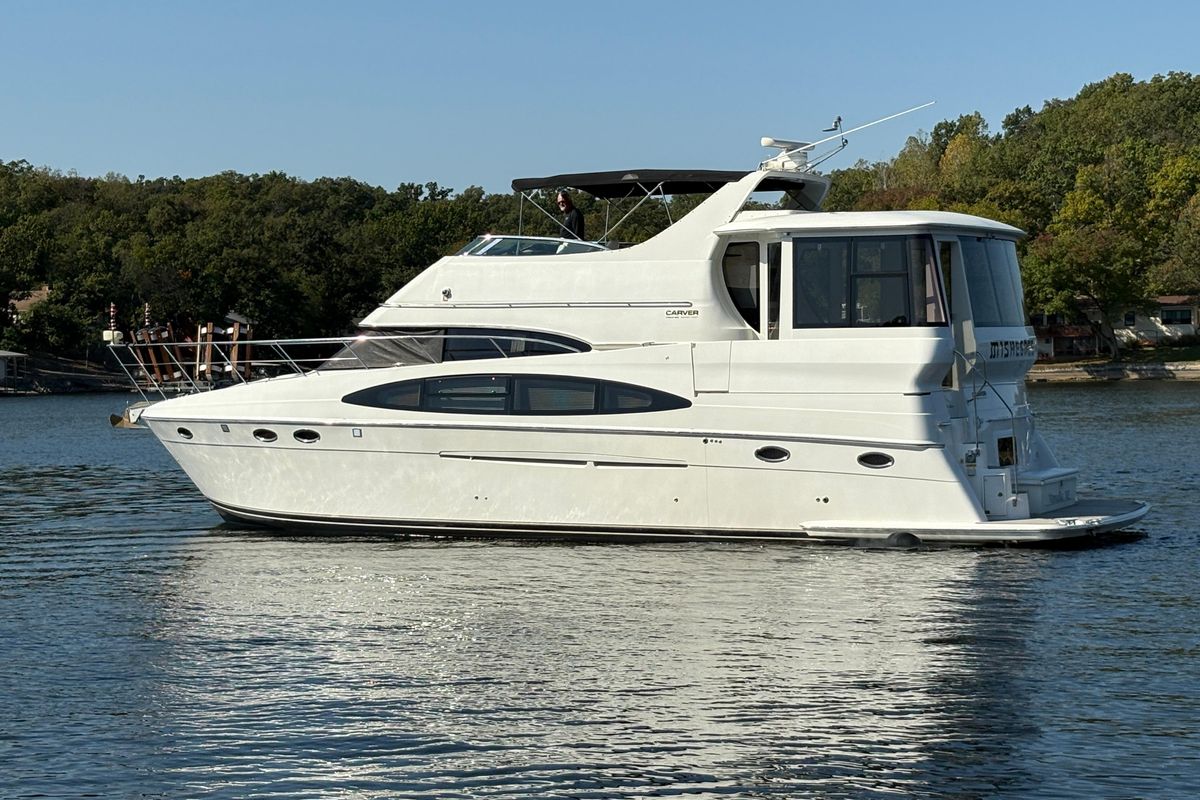 2002 Carver 51 
