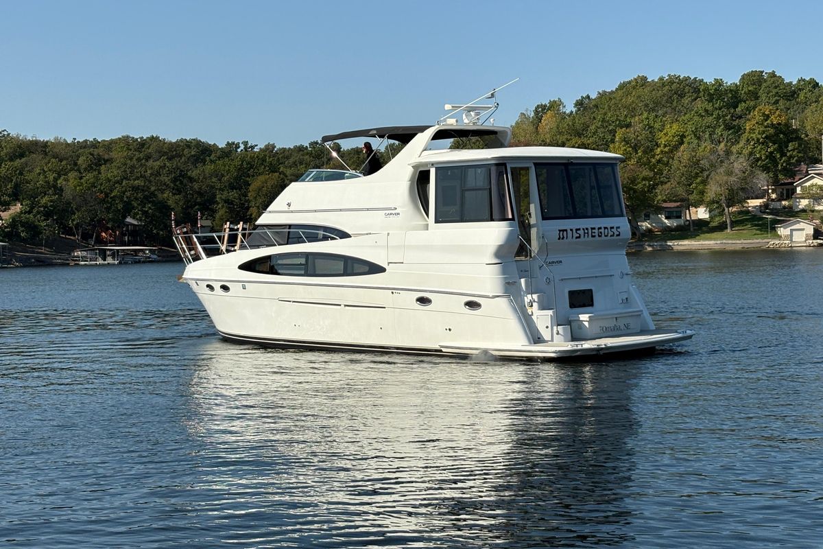 2002 Carver 51 