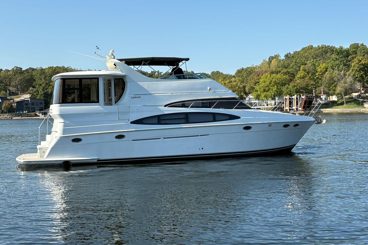 2002 Carver 51 