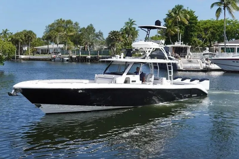  Yacht Photos Pics 2016 Everglades 435 Center Console boat cruising on a sunny day.
