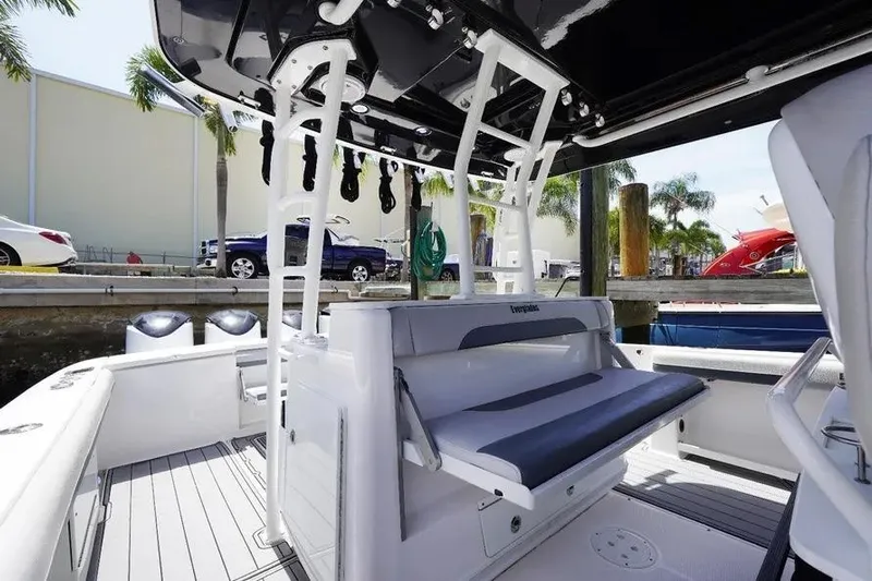  Yacht Photos Pics 2016 Everglades 435 Center Console boat interior with seating and equipment.