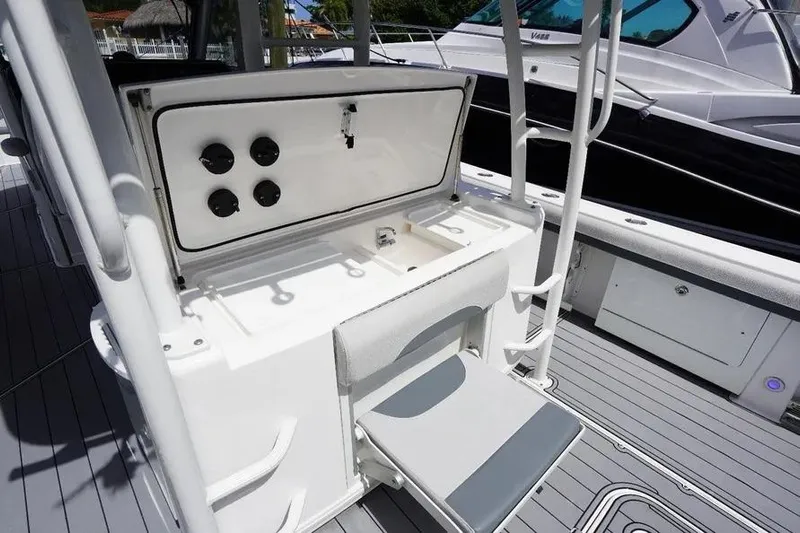  Yacht Photos Pics 2016 Everglades 435 Center Console boat interior with open storage compartment and seating.