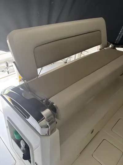 Demo Diamond Yacht Photos Pics Boston Whaler 420 Outrage 2017 boat seat with beige upholstery and chrome accents.