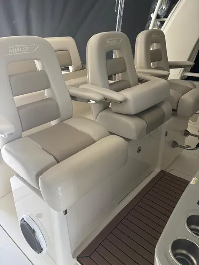 Demo Diamond Yacht Photos Pics 2017 Boston Whaler 420 Outrage boat seats, featuring luxurious beige upholstery and armrests.